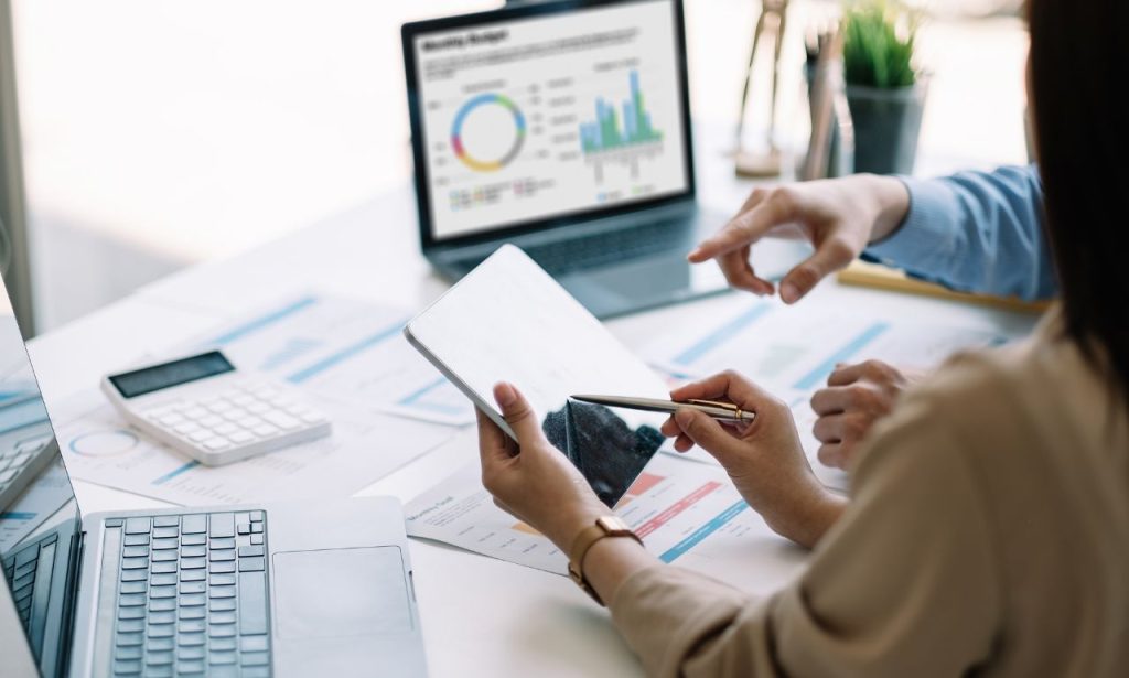 How To Become a Business Intelligence Analyst