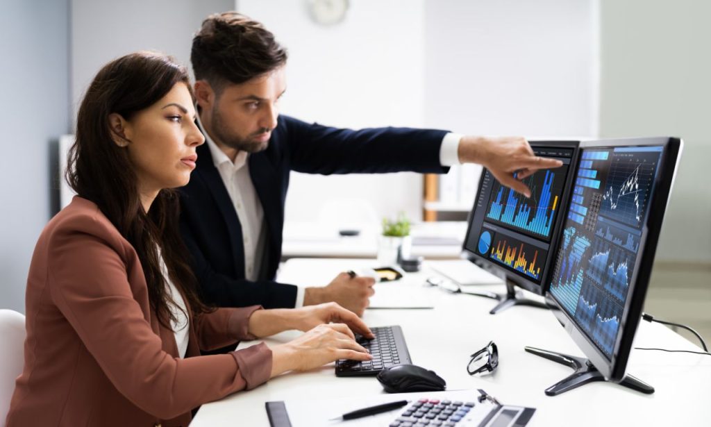 How To Become a Business Intelligence Analyst